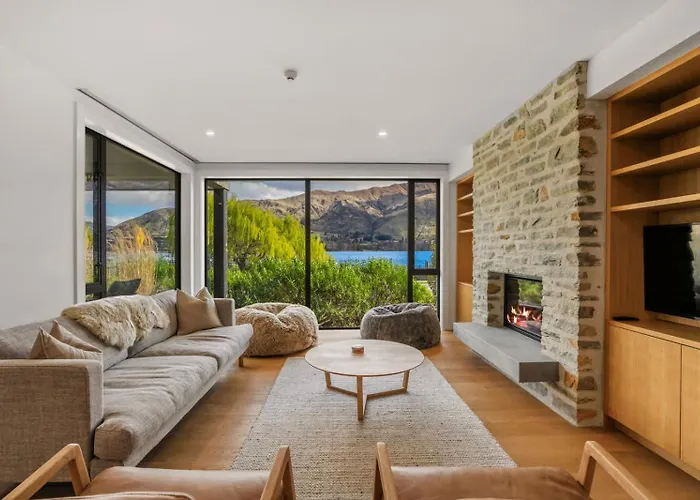 Lakefront Luxury 3 Bedroom 瓦纳卡