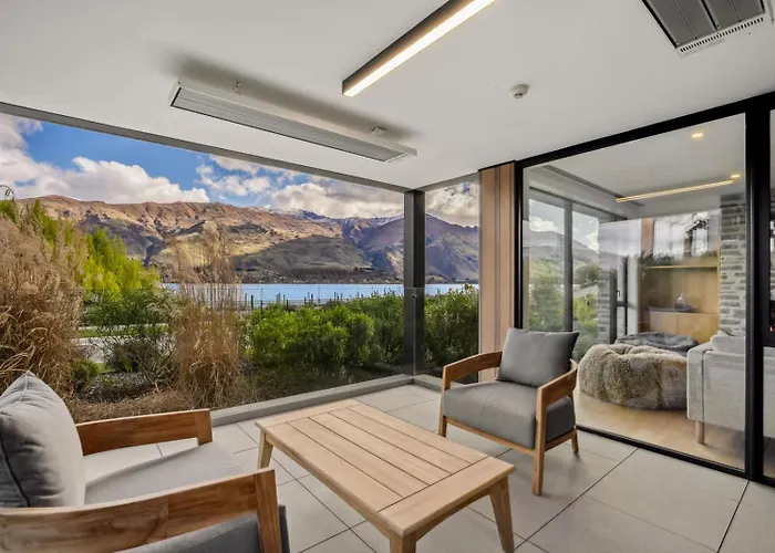 Lakefront Luxury 3 Bedroom 公寓