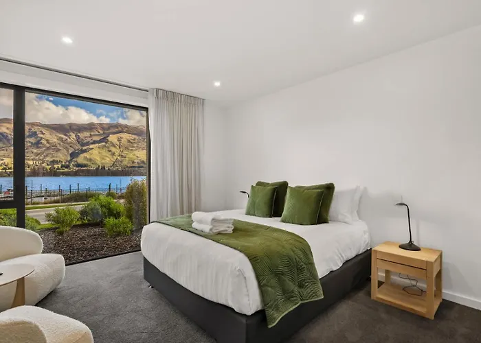 Lakefront Luxury 3 Bedroom * 瓦纳卡
