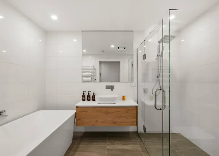 Lakefront Luxury 3 Bedroom 公寓